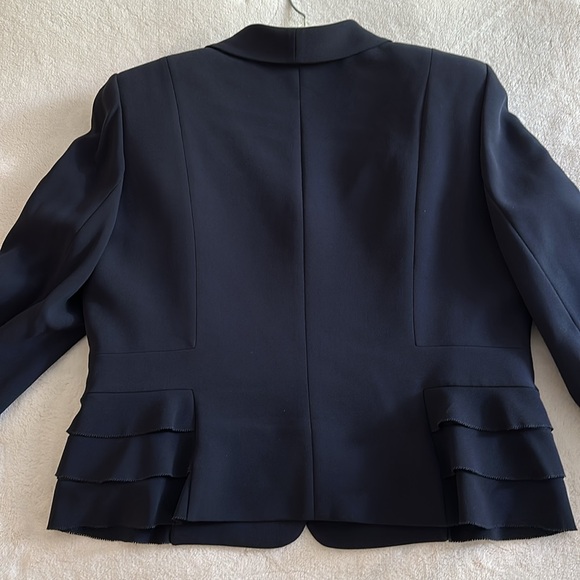 Albert Nipon skirt suit fully lined navy blue. Waist - Picture 7 of 16